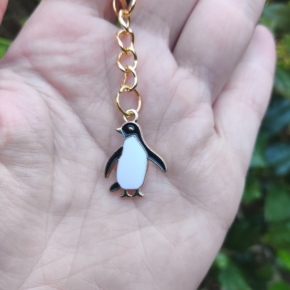 Penguin Keychain - Picture 4 of 4